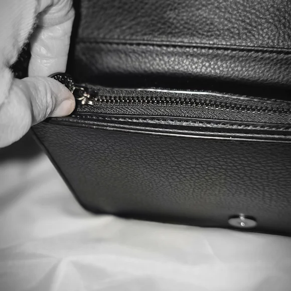 Valentino Orlandi Sleek Black Crossbody Bag - Picture 6 of 9